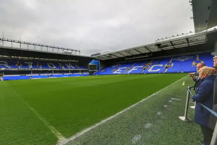 俱乐部的主体育场为古迪逊公园球场.