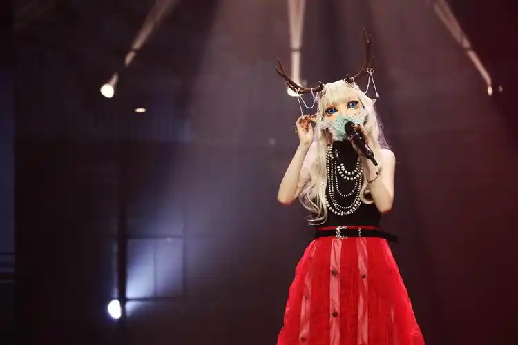 刘雪婧化身野鹿子亮相蒙面唱将猜猜猜