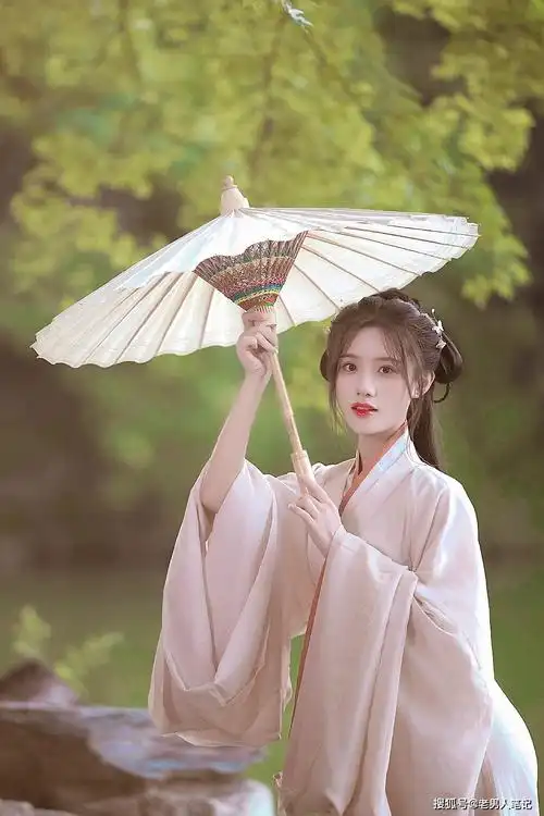 原创陈意涵晒全新古装照,身穿汉服仙气飘飘,网友:又甜又美