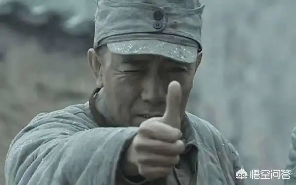 为什么战争片里八路军能用大拇指测距离,什么原理?-历史-动动脑