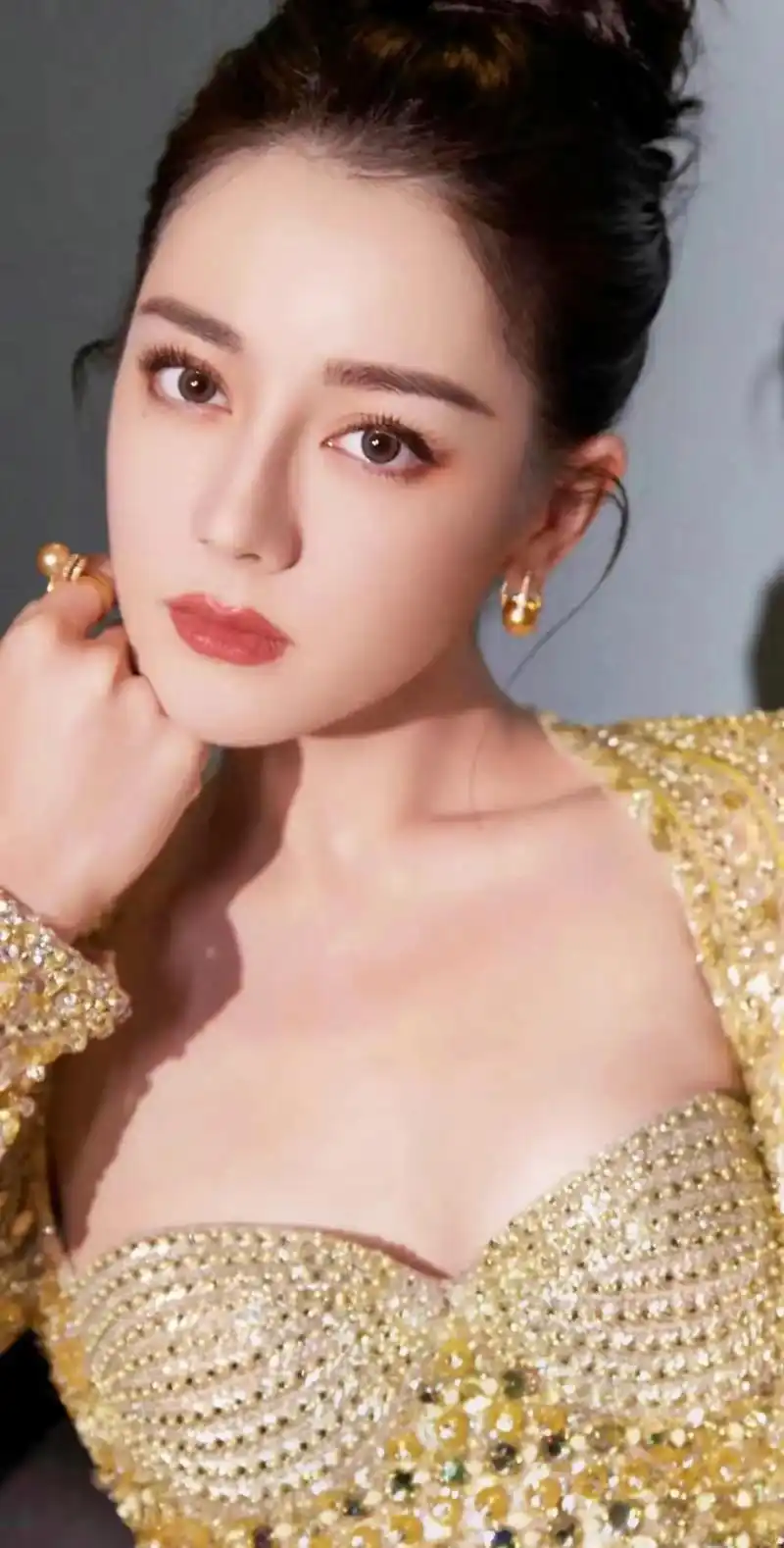 迪丽热巴·迪力木拉提手机壁纸 - 抖音