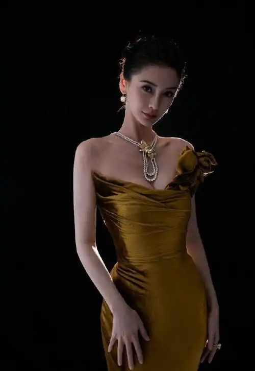 杨颖金色礼服写真完美诠释质感美676767