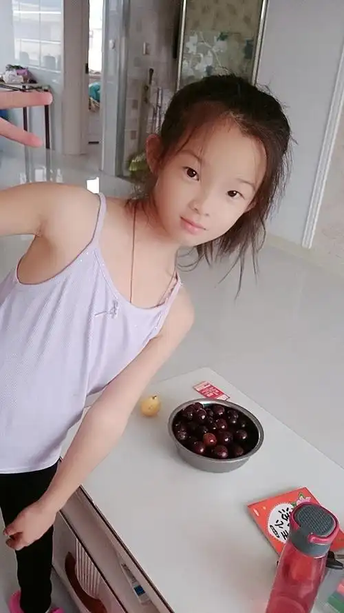 嗨,大家好,我叫孙佳怡,今年九岁了,来自美丽的鹤乡通榆,我是一个活泼