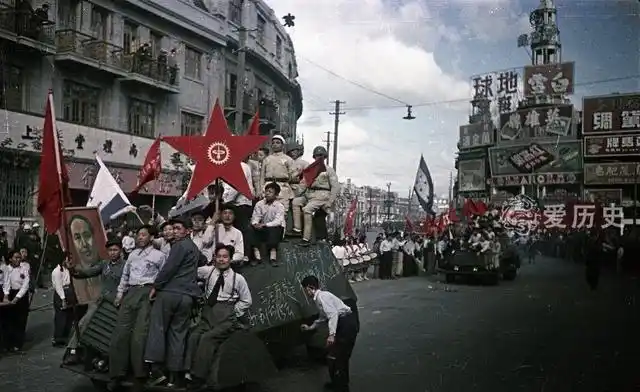 欢庆解放战争的伟大胜利|彩照|解放战争|胜利_新浪新闻