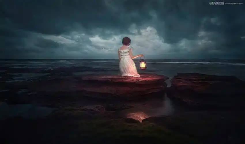 ps调出质感暗色乌云海景女生背影照片