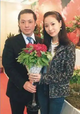 也不能说是廖镇汉长得太着急,在他这个年龄其实算是长相还不错的中年