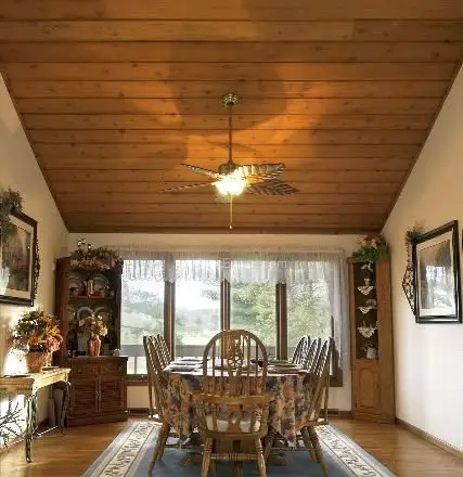 英式风格餐厅生态木吊顶装修效果图