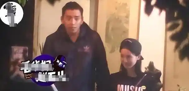 金晨十几年前原来长这样,脑门饱满下巴方正,和现在不一样