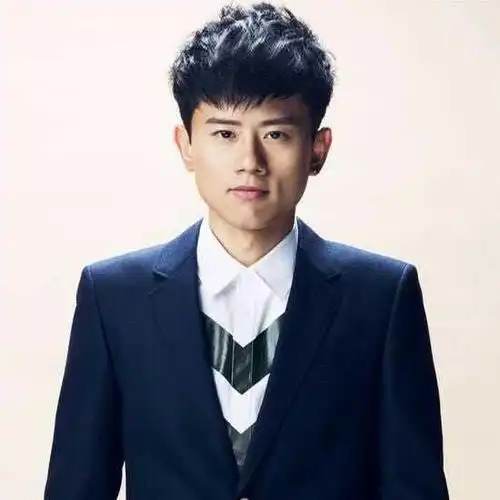 男生国字脸适合什么发型图