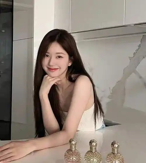 24岁赵露思近照曝光身材匀称无赘肉与吴磊亲密互动引热议