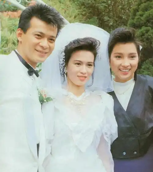 回顾梁洁华去世后葬礼上哭到昏厥发誓不再娶的黄日华怎样了