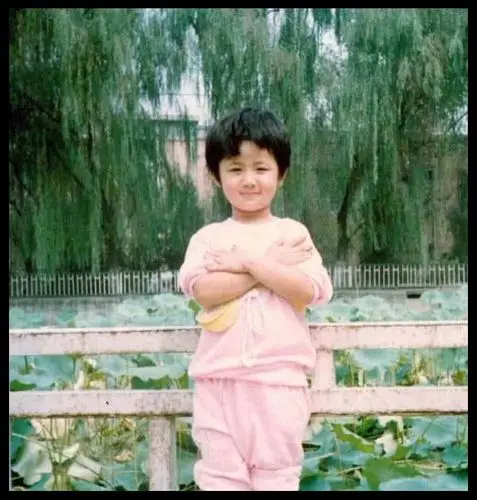 八张明星童年照,周冬雨霸气,张一山最皮,最后一张小猴子本猴