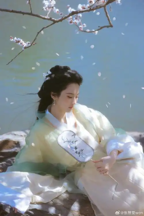 张慧雯古装写真