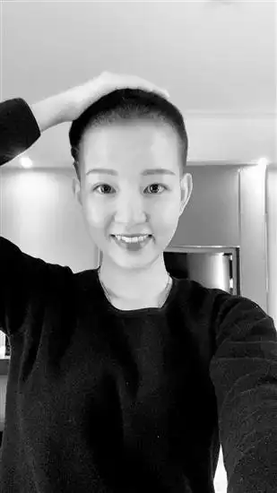 女护士剃平头备战