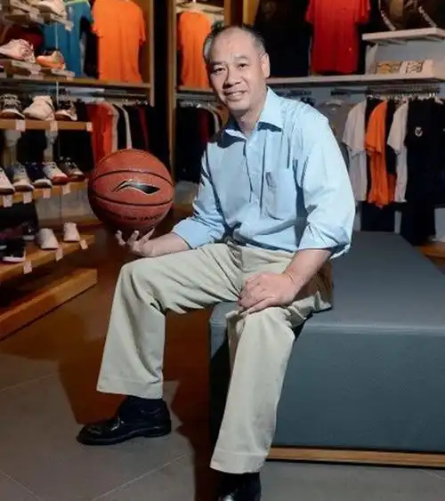 在1982年第六届体操世界杯的比赛中,李宁在7项个人项目中获得了6项