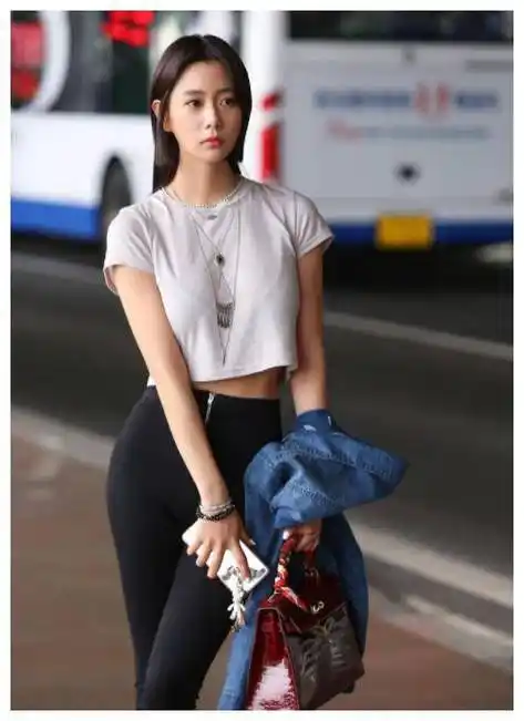 克拉拉亚洲最美性感花瓶绝美168cm黄金三围引爆眼球