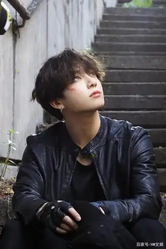 bts成员田柾国 外型可爱又帅气 舞蹈实力兼具 被称为"黄金忙内"