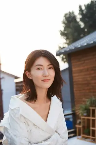 组图:刘璐性感百变侧颜迷人 气质文艺眼神清澈_高清图集_新浪网