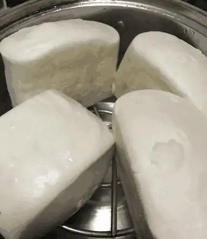 馒头.做好饭老公就回来了,老公说今晚加餐,老公带回来一份带鱼.