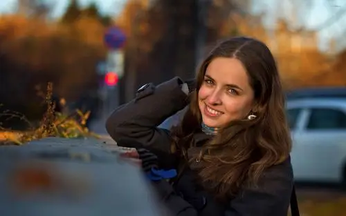 girl with beautiful smile wallpaper