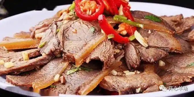 凉拌羊肉羊肉要先用高压锅煮一下,等锅冒气儿后再压20~30分钟,这样