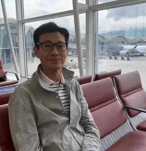 回顾郑少秋娶了官晶华后幸福吗看看三任妻子孩子现状就明白了