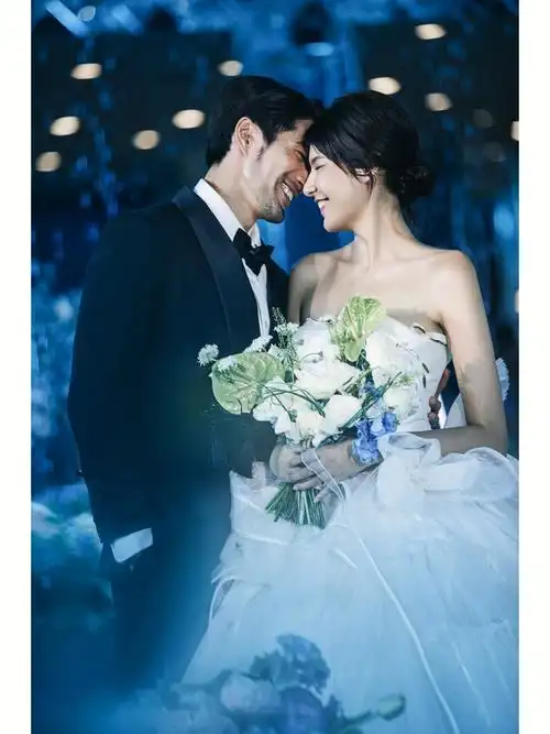 大叔莎莎教你婚礼上如何凹造型啦