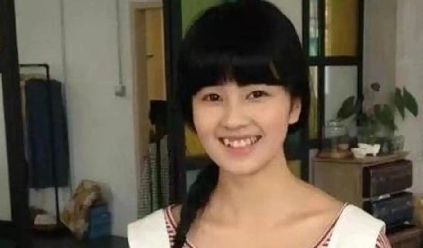 白鹿出道前照片外流# 出道前这个牙真的很原生态呀!