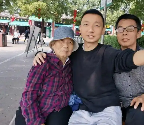 郭威亲姥姥首发声:不要说中等水平,我们都快要饭了