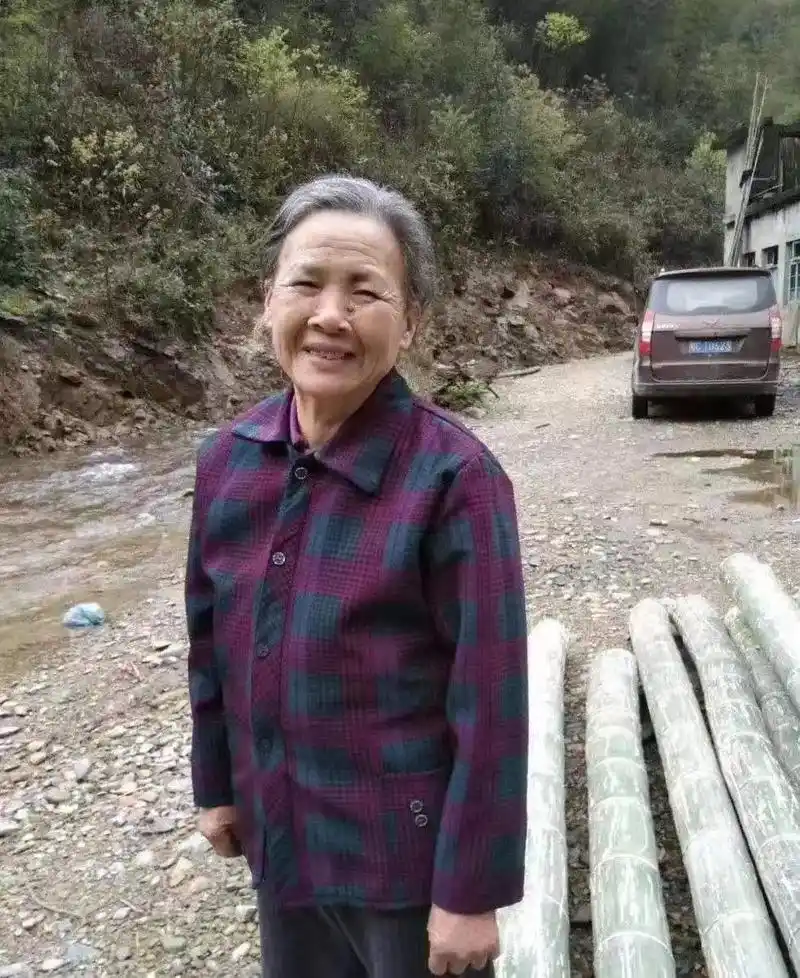 妈妈辛苦了你养我长大我陪你到老 #父母的恩情一辈子还不完  - 抖音