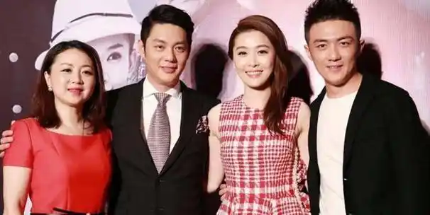 在宣布结婚的时候,傅程鹏和周丽淇竟然还一起改了他们的名字.