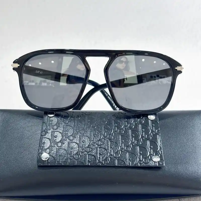 迪奥墨镜diorblacksuits41.太阳眼镜采用黑色醋 - 抖音