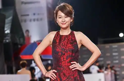 台湾娱乐新闻 遭除名型男安慰 六月忍不住抱怨「这件事」 女星六月生