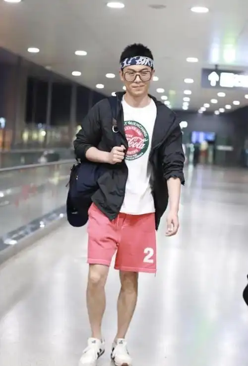 朱亚文的长相,朱亚文的身上有多种气质