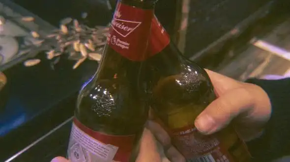 【ktv纪实】杯子碰在一起,都是耳膜破碎的声音_哔哩哔哩 (゜-゜)つロ