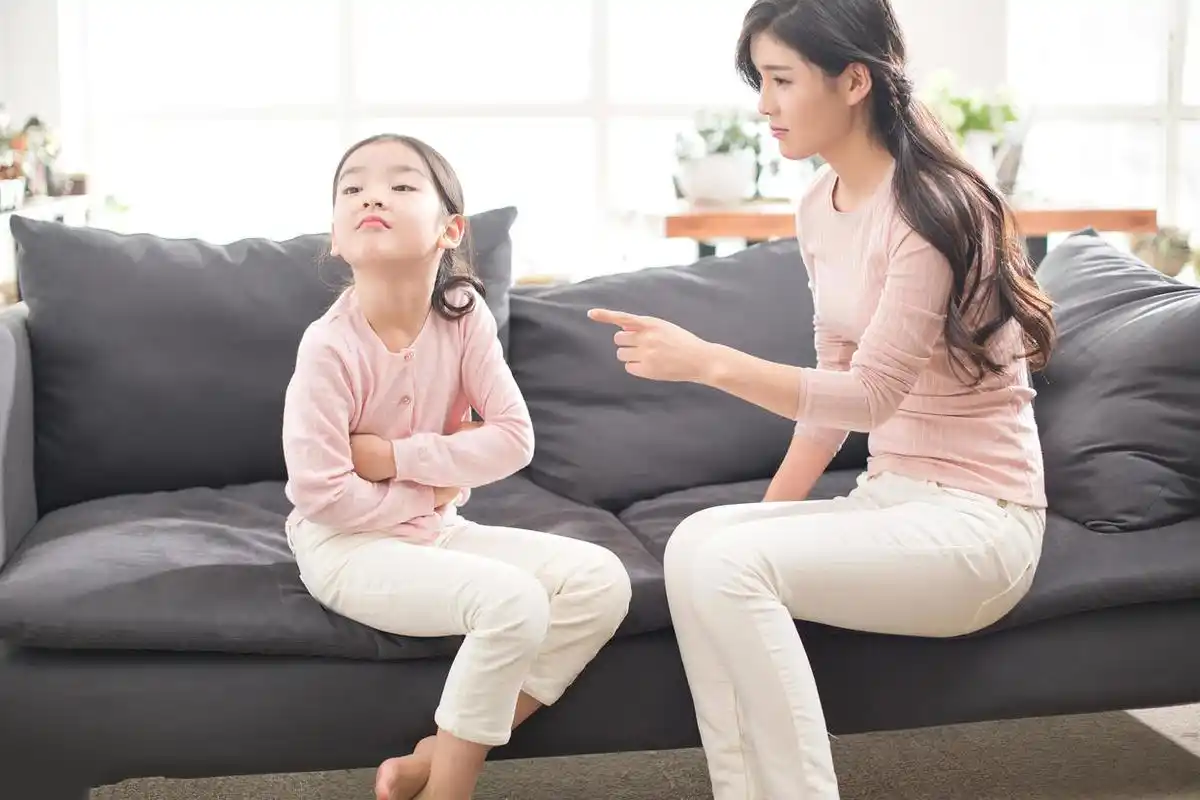 牺牲掉所有专心养育孩子的全职妈妈,带出来的孩子反而更差劲?