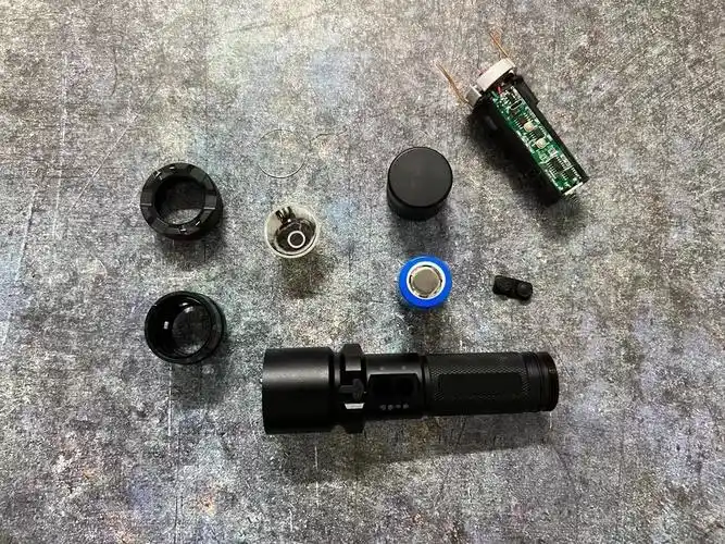 2022新款980电棍电棒电击强光手电筒带车充尾绳电池可拆卸威力强