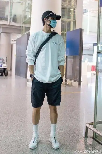 除了唱歌好听,又被魏晨的身材管理震撼了……|魏晨|元宵晚会_新浪新闻