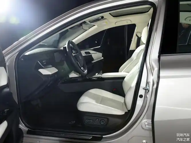 全新凯美瑞运动风格融合先进科技