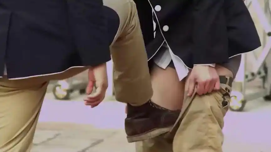 教师:校霸欺负老师同学,当众扒裤子不让提,同学一怒直接要跳楼-影视综