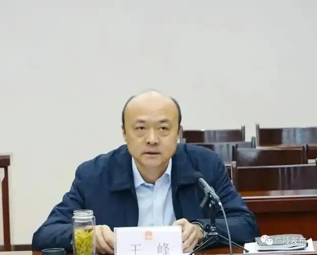 广陵区人大常委会召开主任会议