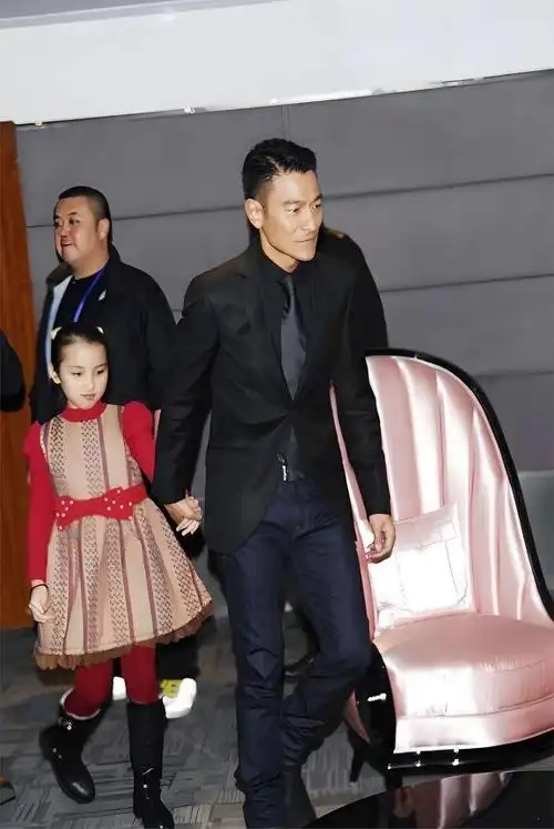 刘德华女儿露脸,太漂亮了!怕是娱乐圈颜值最高的星二代