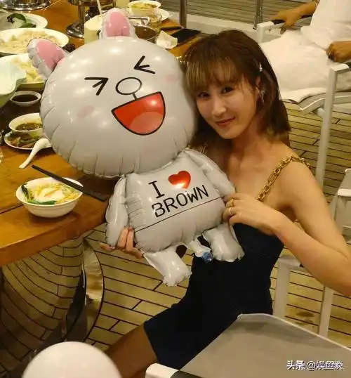 曝张继科女友张蕊神情慌张,独自驾车赶往公司_视频_绯闻_所在