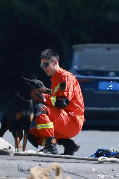 被爸爸@johnny黄景瑜 带去剧组的火锅