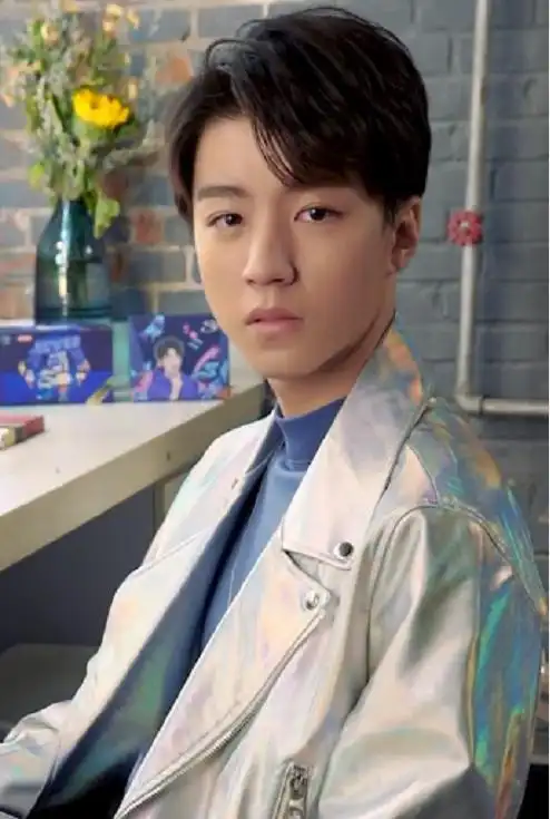 有一种"整容"叫王俊凯发福,看到复工后的他,粉丝差点认不出!