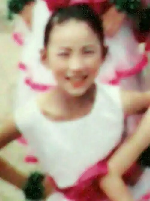 可以给张六年级女生的自拍照吗,求你们了,急用