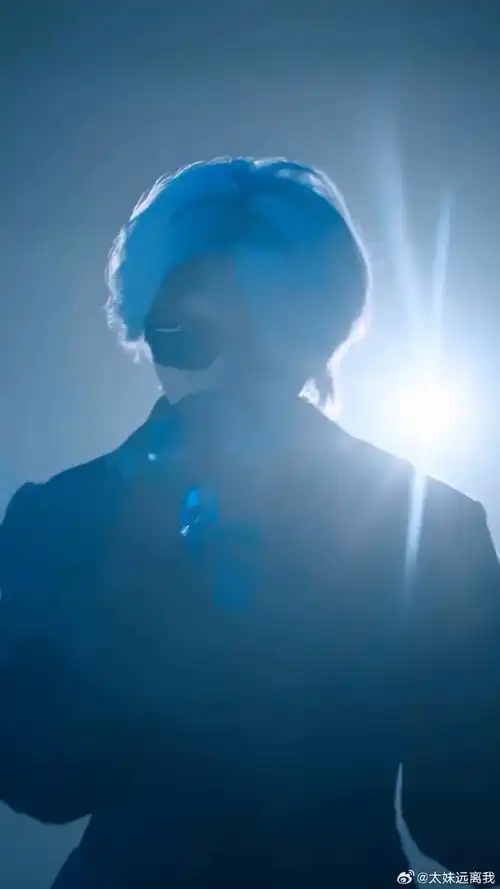 蔡徐坤的新舞台带着玫瑰来了##蔡徐坤新歌afterglow