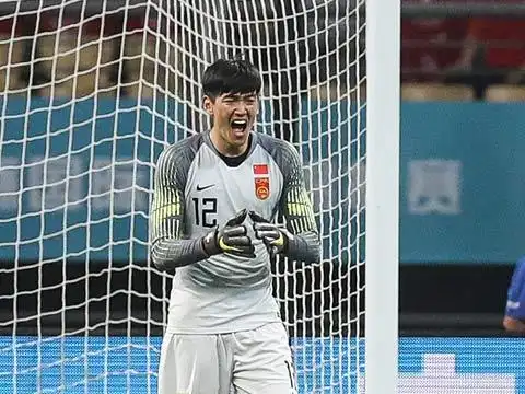 [天下足球]颜骏凌逆天神扑领衔一周十佳扑救