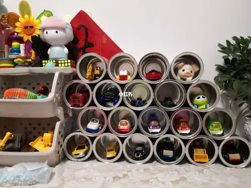 奶粉罐的利用小汽车呀小汽车男孩子就是喜欢小汽车遥控车也有好几辆了