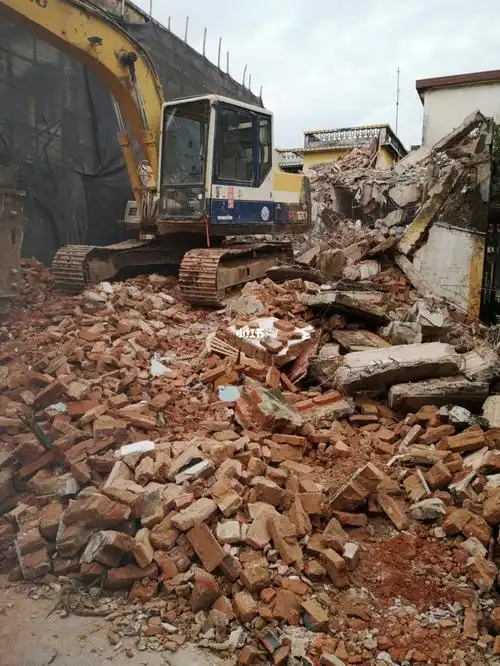 自建房三旧房拆除中我以为拆房子是件很容易的事情结果快一周了还没